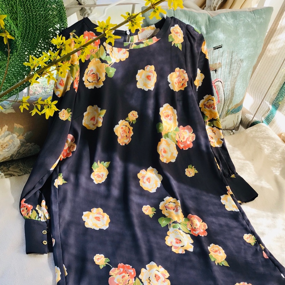 Dresses - Picture 2 of 6